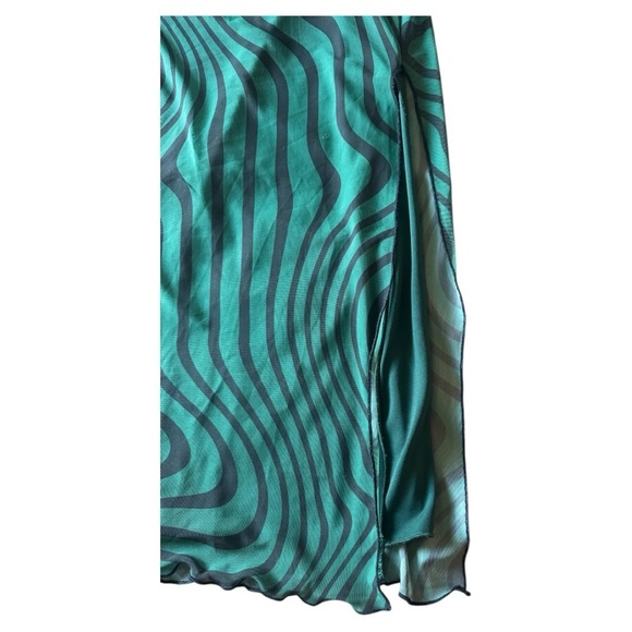 Green and Black Swirl Pattern Skirt - Picture 3 of 5